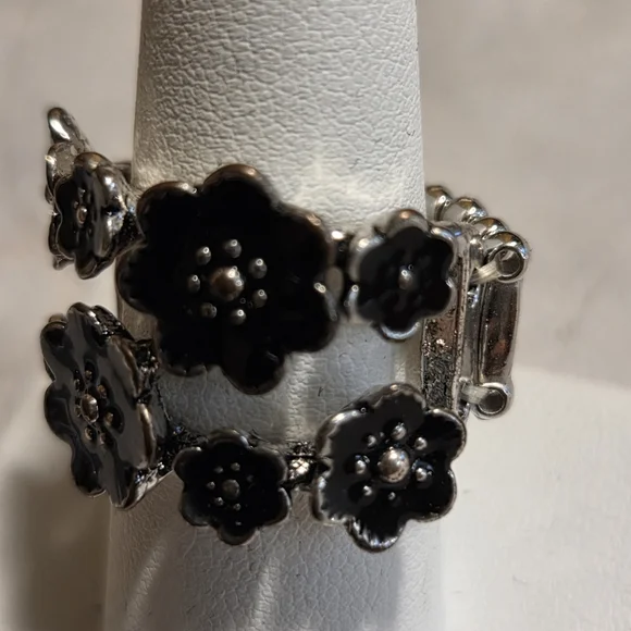 paparazzi Black Floral Enamel Double-Band Ring - Picture 2 of 3